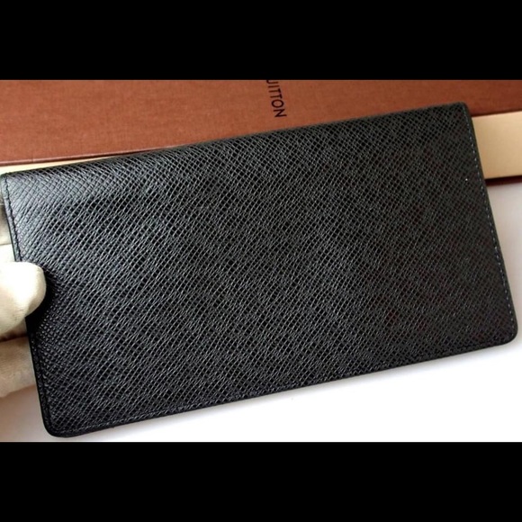 ❤️Genuine Louis Vuitton / taiga / bi-fold wallet - Picture 5 of 7